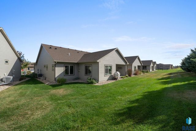 5425 S Salvation Pl Place, Sioux Falls, SD 57108
