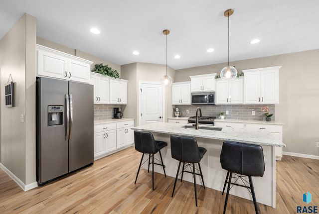 5425 S Salvation Pl Place, Sioux Falls, SD 57108