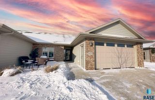 5425 S Salvation Pl Place, Sioux Falls, SD 57108