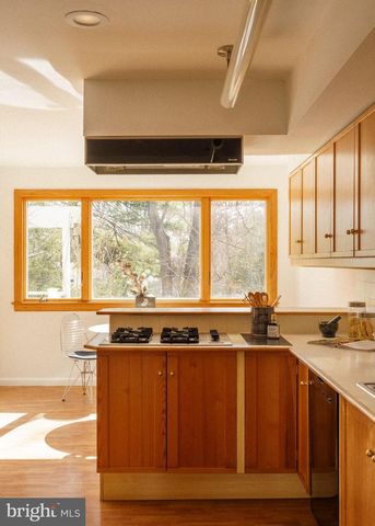 7913 LOUISE LN, Glenside, PA 19038