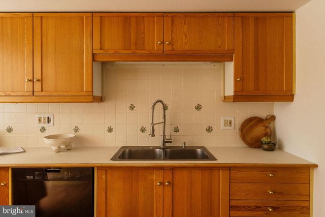 7913 LOUISE LN, Glenside, PA 19038