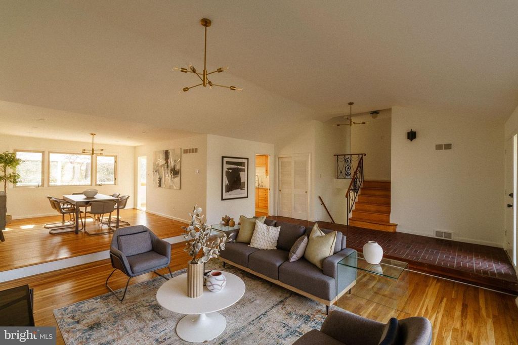 7913 LOUISE LN, Glenside, PA 19038