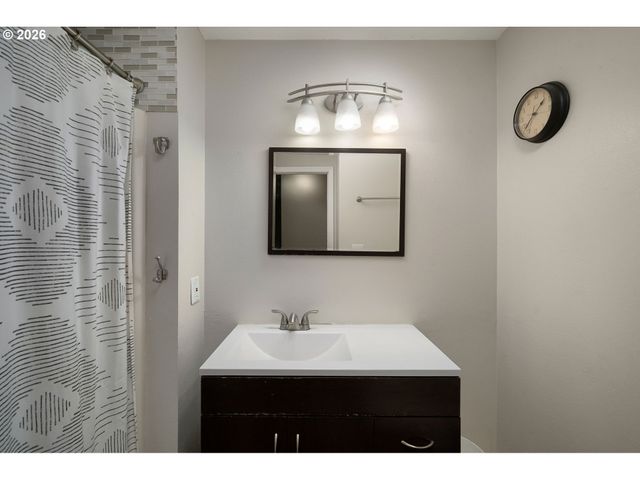 11608 Se REEDWAY St, Portland, OR 97266
