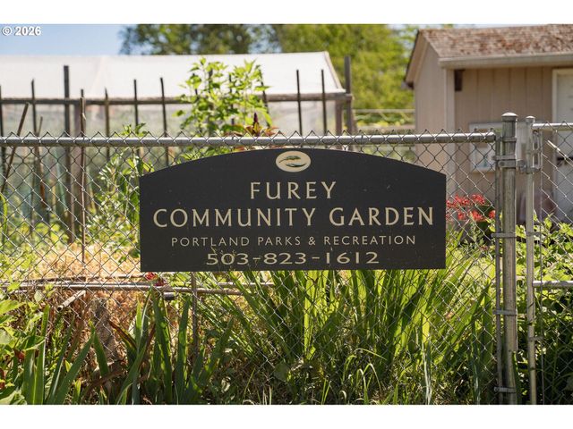 11608 Se REEDWAY St, Portland, OR 97266