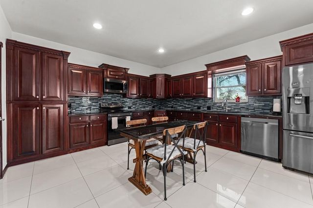 1206 Walter Hoffman RD, Cedar Creek, TX 78612