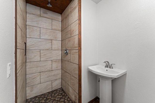 1206 Walter Hoffman RD, Cedar Creek, TX 78612