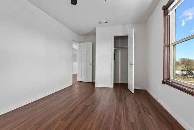 1206 Walter Hoffman RD, Cedar Creek, TX 78612