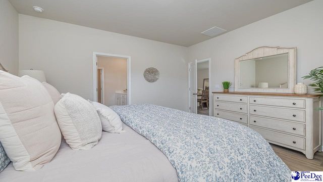 612 Edge Creek Ln, Florence, SC 29505