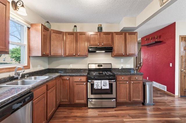 1095 Sims Avenue, Saint Paul, MN 55106