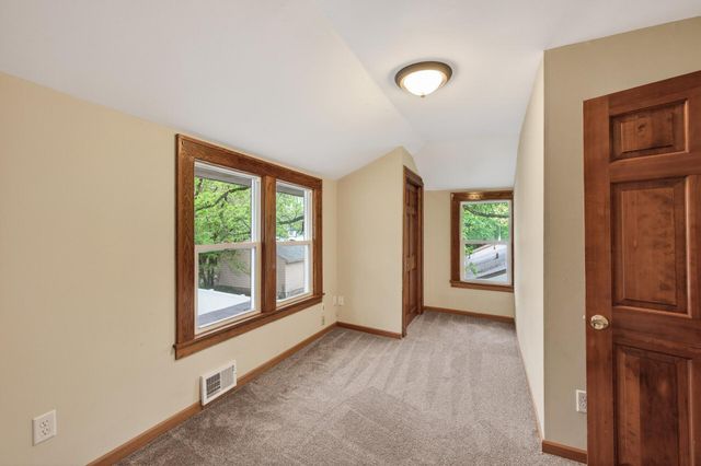 1095 Sims Avenue, Saint Paul, MN 55106