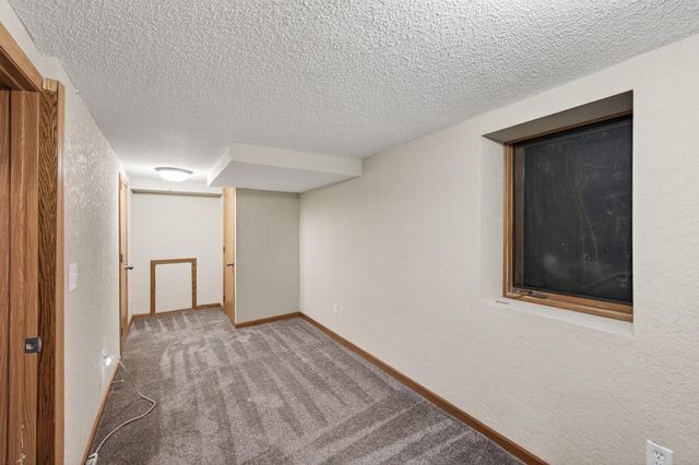 1095 Sims Avenue, Saint Paul, MN 55106