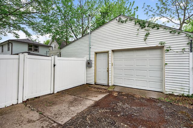 1095 Sims Avenue, Saint Paul, MN 55106