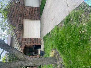 3146 Woods Circle, Detroit, MI 48207