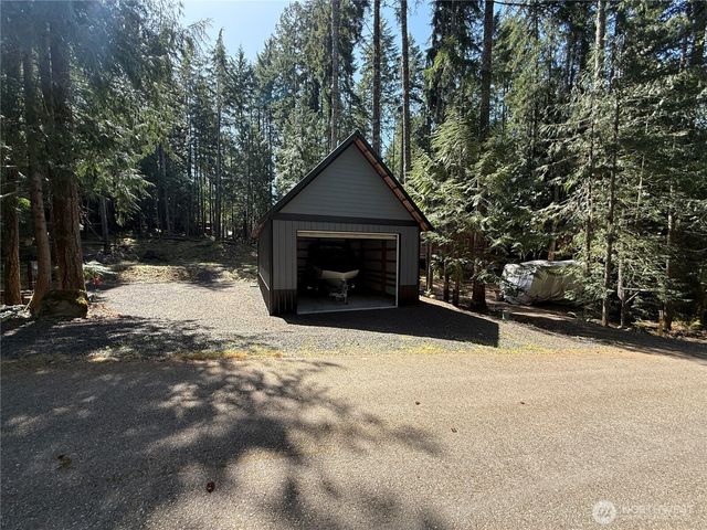 131 N Staircase Drive, Hoodsport, WA 98548