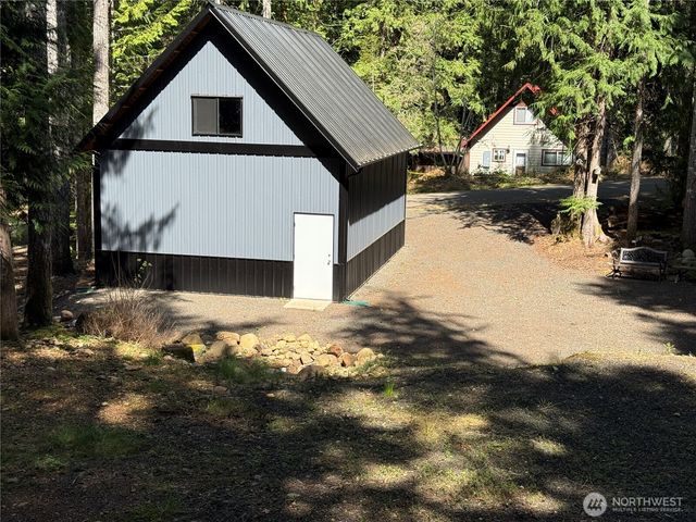 131 N Staircase Drive, Hoodsport, WA 98548