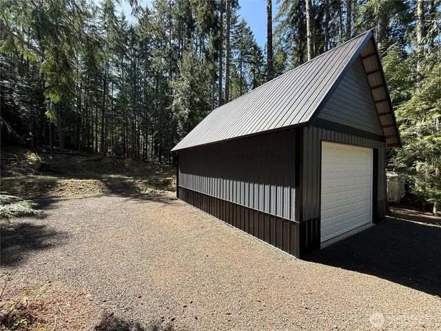 131 N Staircase Drive, Hoodsport, WA 98548