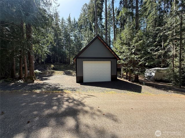 131 N Staircase Drive, Hoodsport, WA 98548
