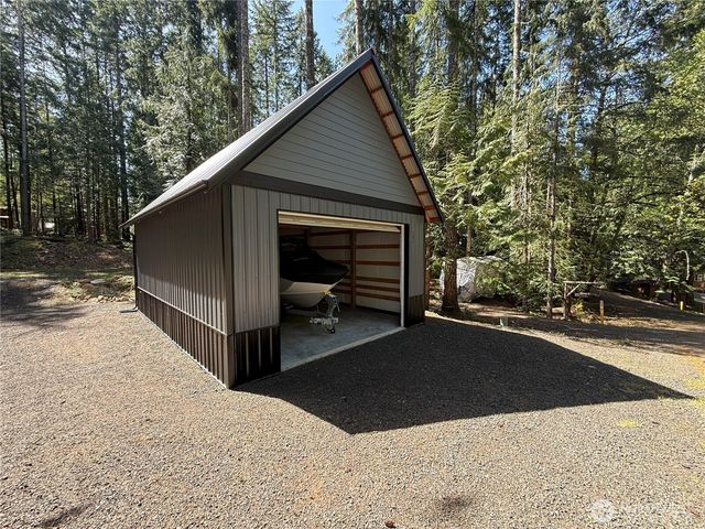 131 N Staircase Drive, Hoodsport, WA 98548