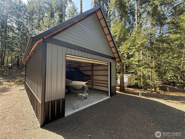 131 N Staircase Drive, Hoodsport, WA 98548
