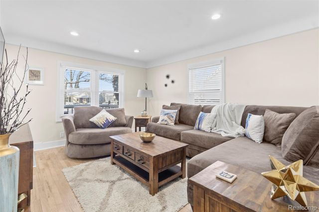 26364 Hampden Street, Madison Heights, MI 48071