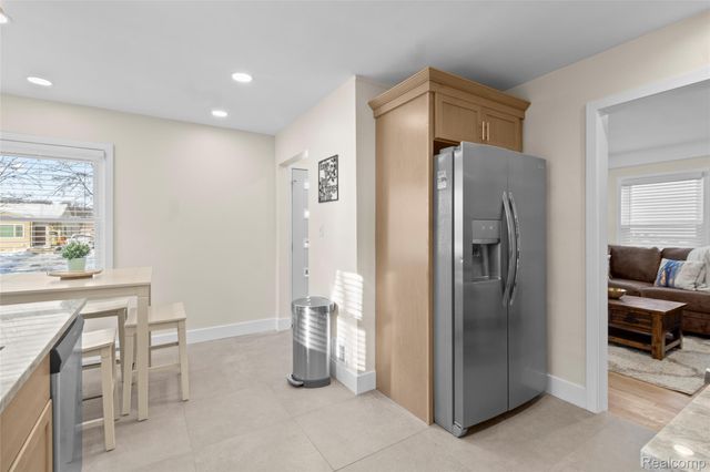 26364 Hampden Street, Madison Heights, MI 48071