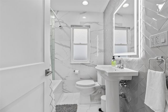 26364 Hampden Street, Madison Heights, MI 48071