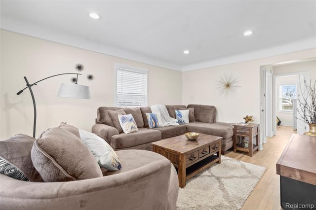 26364 Hampden Street, Madison Heights, MI 48071