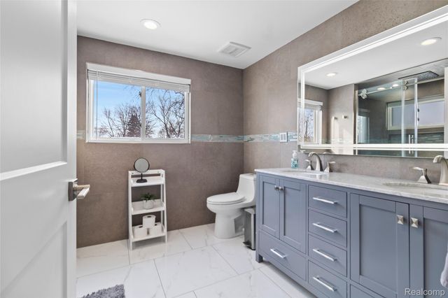 26364 Hampden Street, Madison Heights, MI 48071