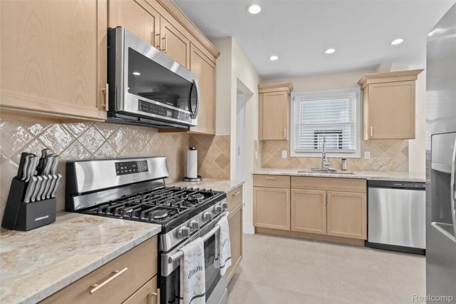 26364 Hampden Street, Madison Heights, MI 48071