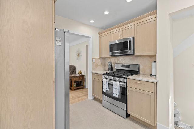 26364 Hampden Street, Madison Heights, MI 48071