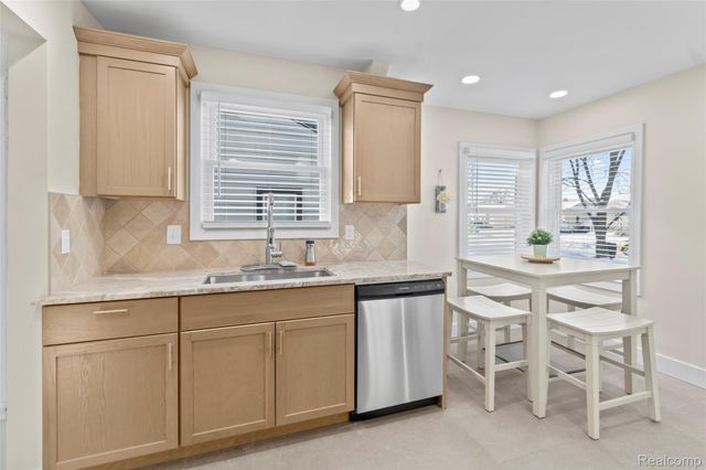 26364 Hampden Street, Madison Heights, MI 48071