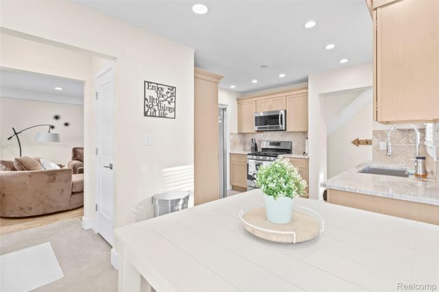 26364 Hampden Street, Madison Heights, MI 48071