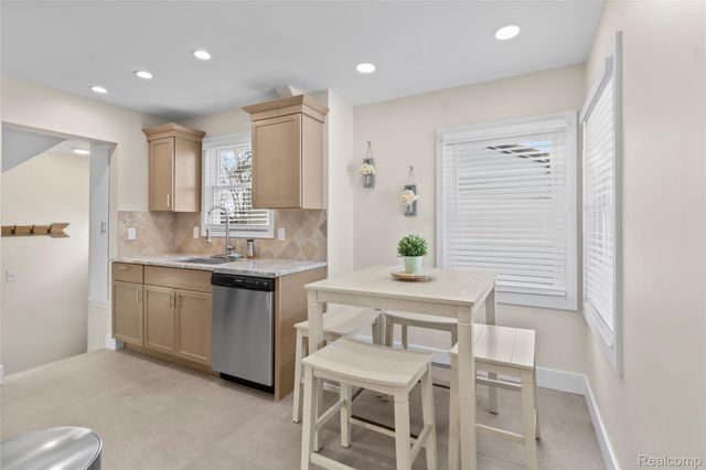 26364 Hampden Street, Madison Heights, MI 48071