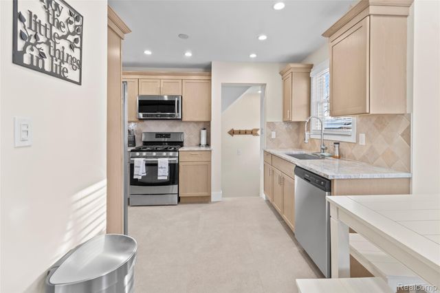 26364 Hampden Street, Madison Heights, MI 48071