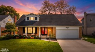 641 Blairmoor Court, Grosse Pointe Woods, MI 48236
