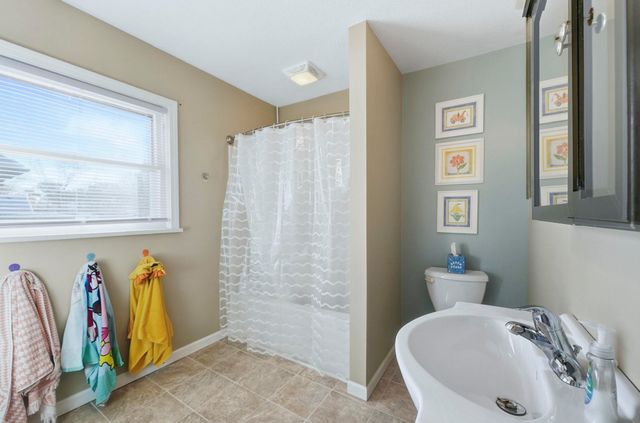 527 W Oakdale Drive, Fort Wayne, IN 46807