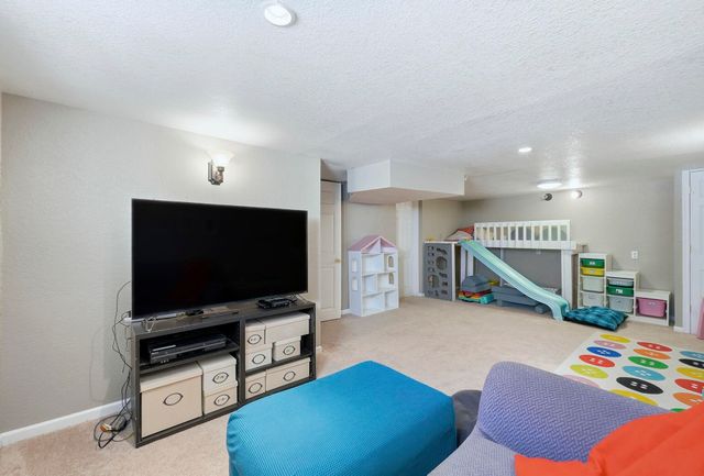 527 W Oakdale Drive, Fort Wayne, IN 46807