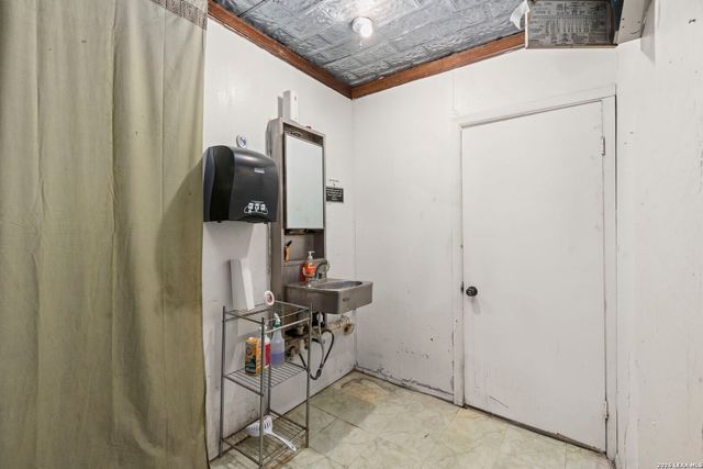 1720 S Presa, San Antonio, TX 78210