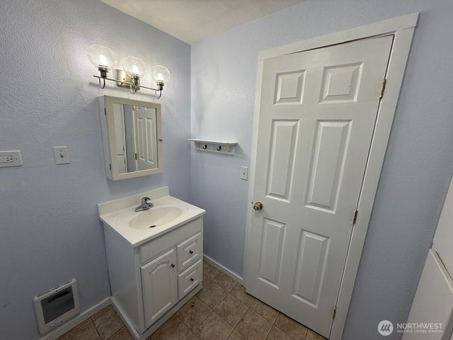 1132 Fowler Street, Raymond, WA 98577