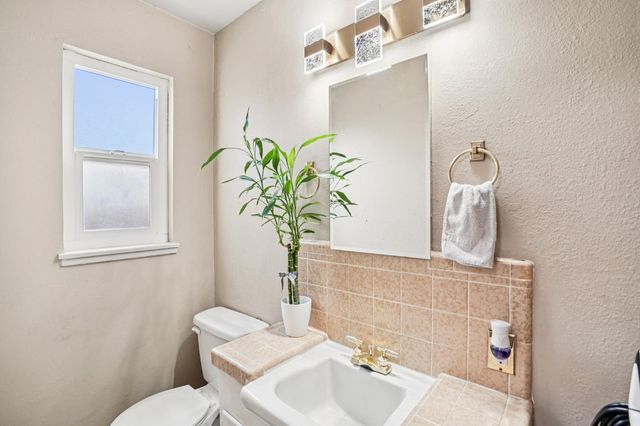 2020 Santa Rosa Way, Stockton, CA 95209