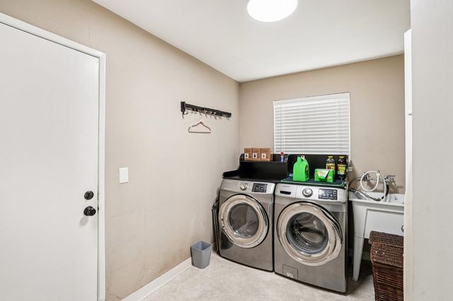 2020 Santa Rosa Way, Stockton, CA 95209