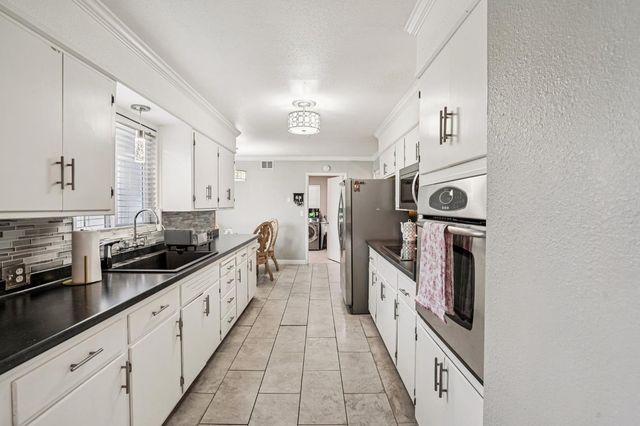 2020 Santa Rosa Way, Stockton, CA 95209