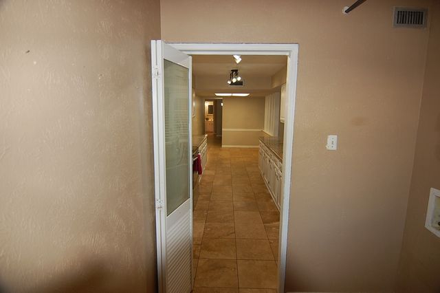 2614 Creekview Drive, Arlington, TX 76016