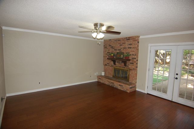 2614 Creekview Drive, Arlington, TX 76016