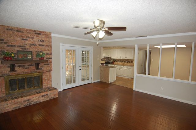 2614 Creekview Drive, Arlington, TX 76016