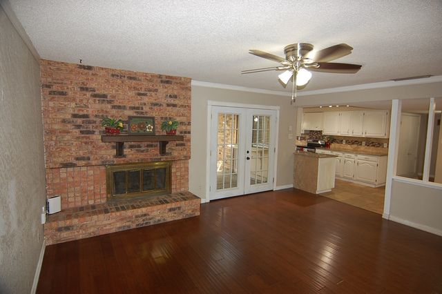 2614 Creekview Drive, Arlington, TX 76016