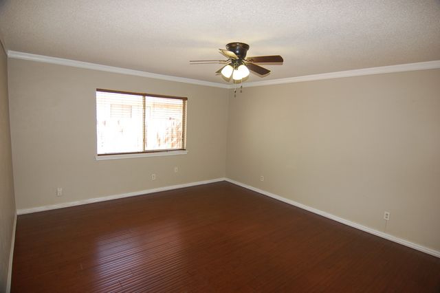 2614 Creekview Drive, Arlington, TX 76016