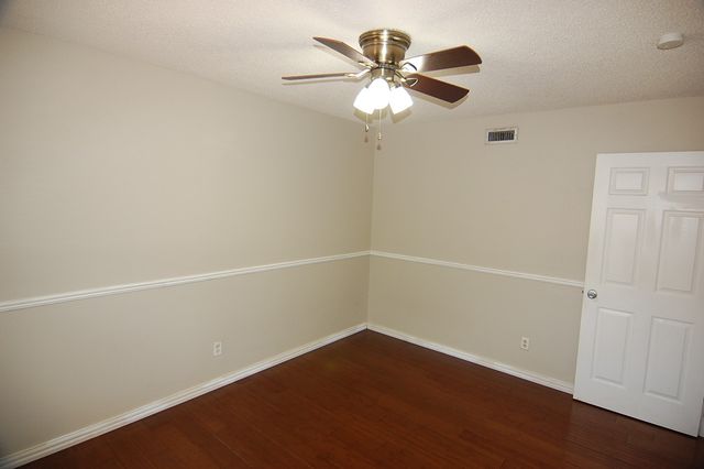 2614 Creekview Drive, Arlington, TX 76016