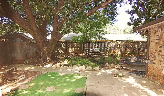 2614 Creekview Drive, Arlington, TX 76016