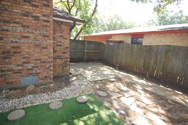 2614 Creekview Drive, Arlington, TX 76016